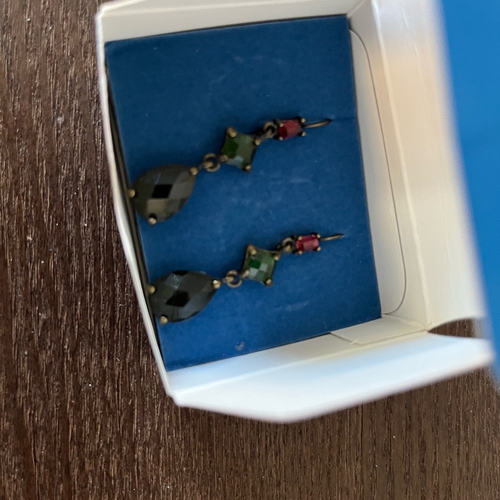 Elegant Black and Green Drop Earrings